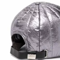 Karl Lagerfeld ikonik metallic cap